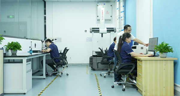 追求极致制造技术、品质和效率，成为精密制造业值得信赖的引导者